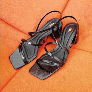 ZARA MID HEIGHT BLOCK HEEL SANDALS
BLACK